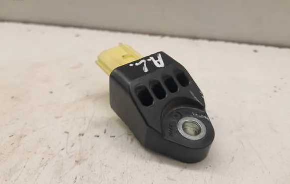 Toyota RAV 4 (XA30) Airbag deployment crash/impact sensor 8983133020