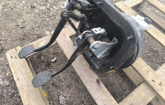 Opel Vivaro Pedal assembly 8200506834 93857442