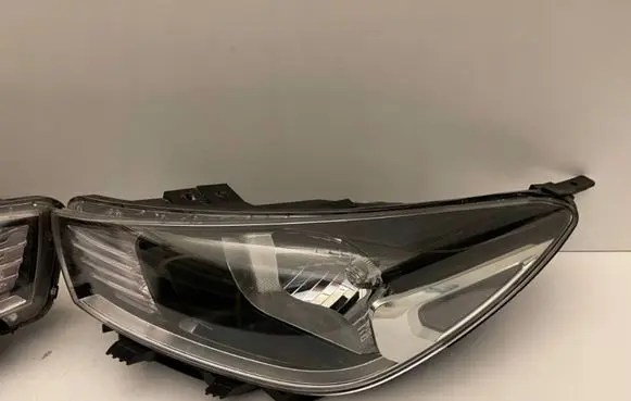 KIA Rio Headlight/headlamp 92101H8