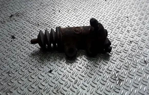 Toyota RAV 4 (XA10) Clutch slave cylinder 
