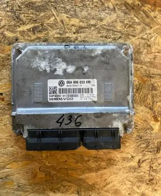 Volkswagen Golf V Engine control unit/module 06A906033EM 5WP40267