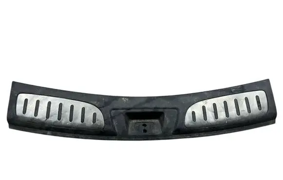 Trunk/boot sill cover protection