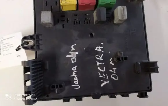 Opel Vectra C Fuse module 13205774 519162002 09999086