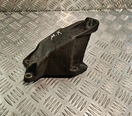 Audi A4 S4 B5 8D Engine mounting bracket 8D0199307L