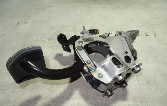 Infiniti Q50 Brake pedal