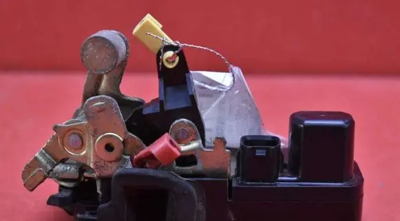Jeep Grand Cherokee (WK) Front door lock