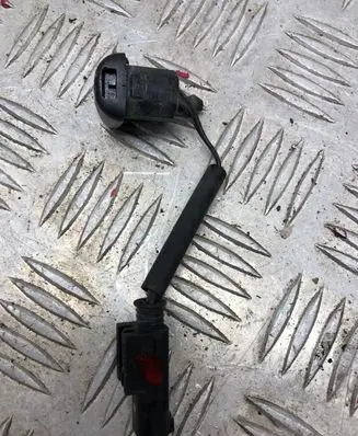 BMW 5 E60 E61 Windshield washer spray nozzle 7132969