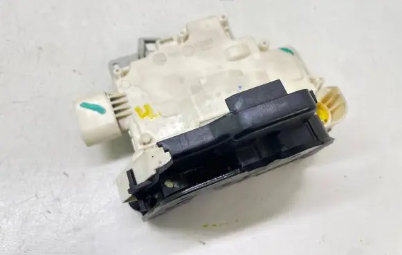 Audi A6 S6 C6 4F Front door lock 4F1837015