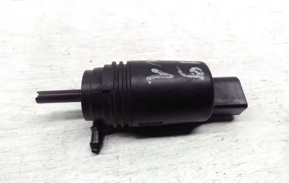 BMW 1 E81 E87 Windscreen/windshield washer pump 8377612