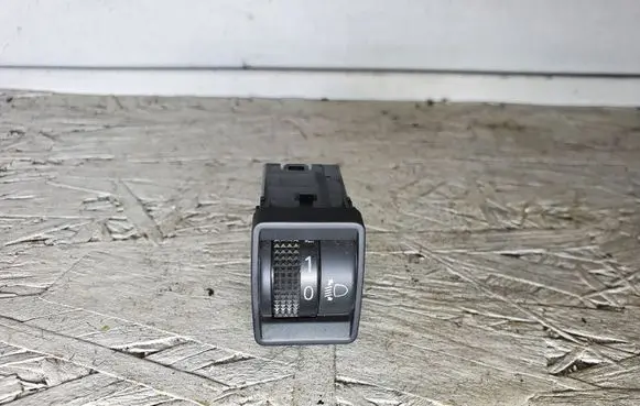 Nissan Pulsar Headlight level height control switch