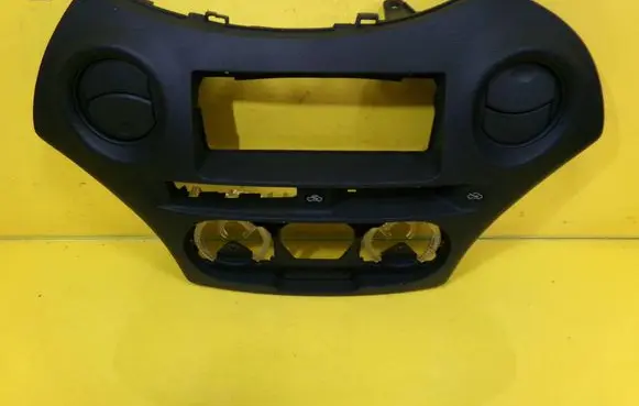 Dash center air vent grill