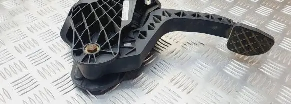 Volkswagen PASSAT B6 Clutch pedal 1K0721796E