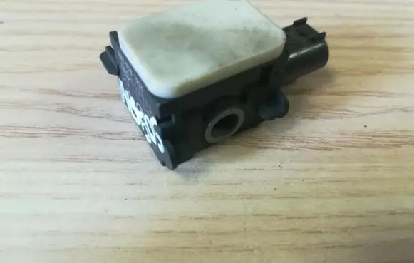 Mercedes-Benz ML W166 Airbag deployment crash/impact sensor A0038202926 MB505