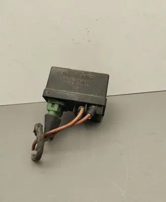 Peugeot 406 Glow plug pre-heat relay 0281003005