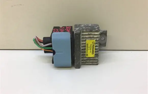 Renault Scenic III - Grand scenic III Glow plug pre-heat relay 82008592243 2399