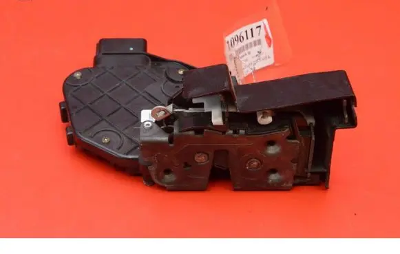 Volvo S40 Front door lock 30753658