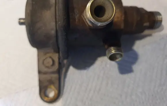 Audi 100 200 5000 C3 Fuel pressure regulator 0438161016 034133534F