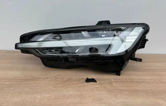 Volvo V60 Headlight/headlamp 32228815