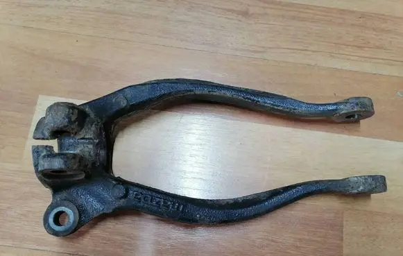 Mazda 6 Lower shock absorber bracket GS1D34711B