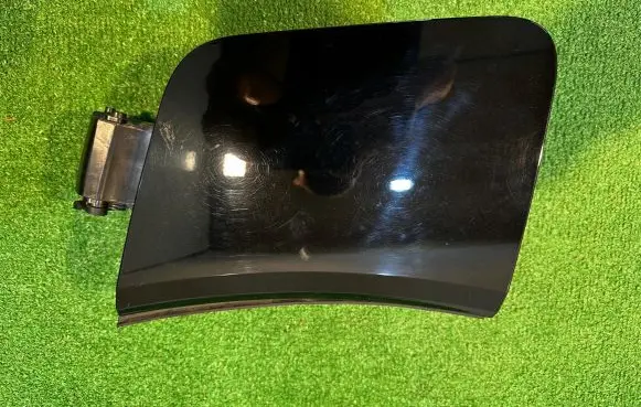 Opel Mokka B Electric car charge socket cover 9833719880