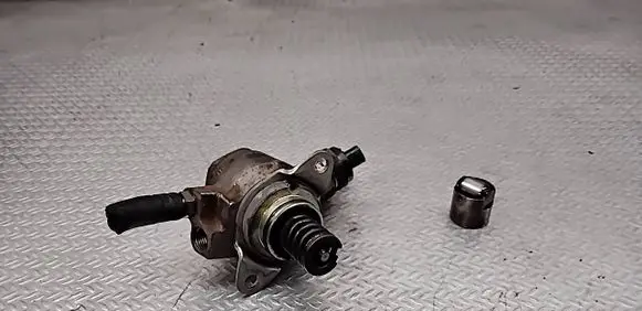 Audi A6 S6 C6 4F Mechanical fuel pump 06E906051K 06E127025M