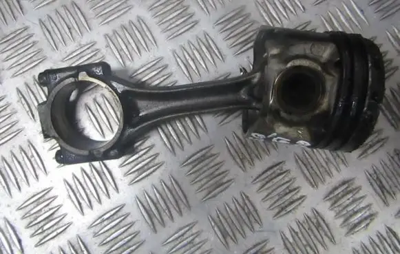 Volkswagen Golf IV Piston with connecting rod 045c