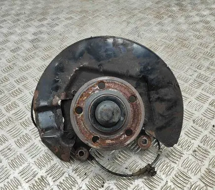 Ford Mustang VI Front wheel hub FR3C3108AE
