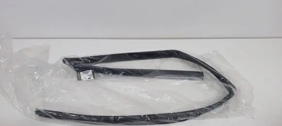 Land Rover Defender Rubber seal front door window/glass 528123486 LR131166 L8B221508