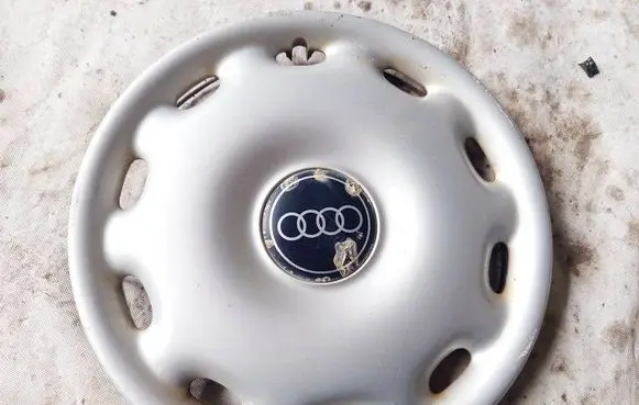 Audi 100 S4 C4 R15 wheel hub/cap/trim 8A0601147A