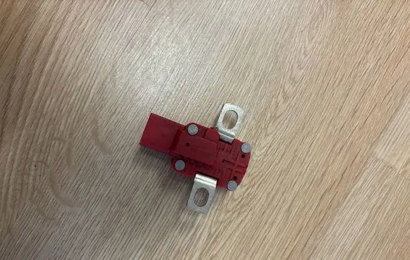 BMW 5 G60 G61 Battery relay fuse 5A2D5A8 5B32E62