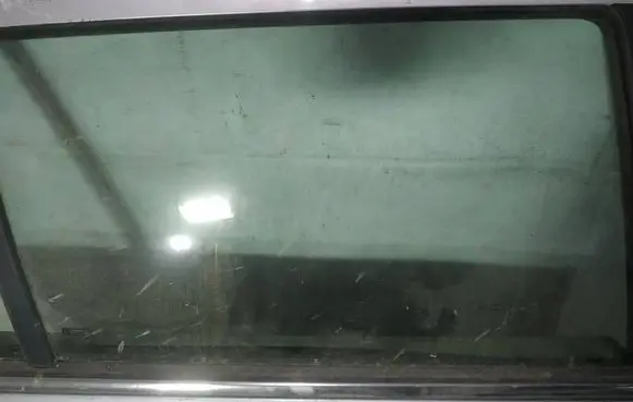 Rear door window glass