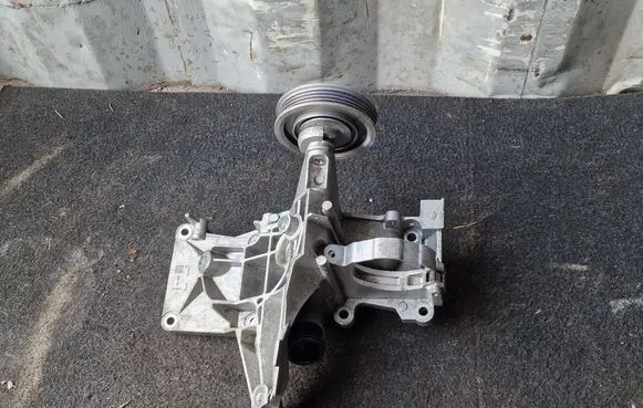 BMW X5 G05 Thermostat housing 8742075 210125