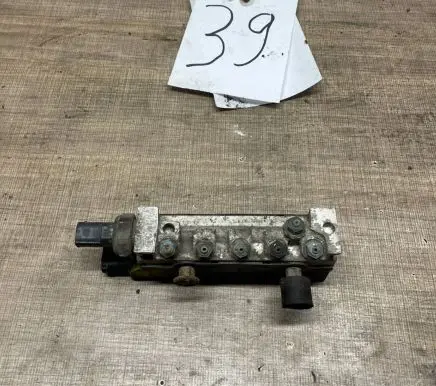 Mercedes-Benz S W220 Air suspension valve block A2203200258