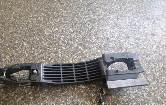 Rear door exterior handle/bracket