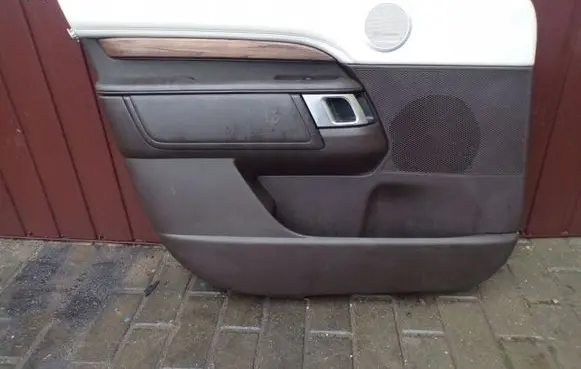 Land Rover Discovery 5 Front door card panel trim
