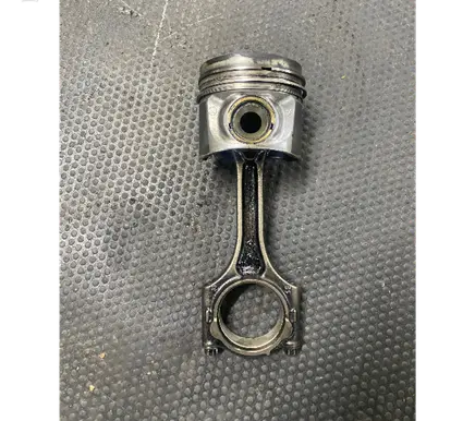 Volvo XC60 Piston with connecting rod 82L175