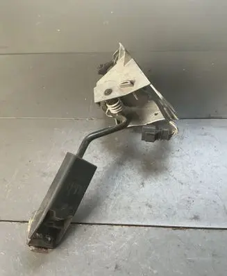 Audi A6 S6 C4 4A Accelerator throttle pedal 4A1721507