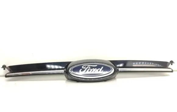 Ford Focus Front bumper upper radiator grill BM518A133C AssyBM518200C