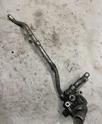 Mitsubishi Pajero Thermostat/thermostat housing