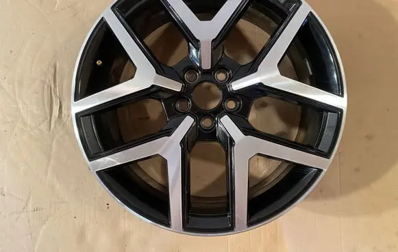Seat Arona R18 alloy rim 6F9601025B