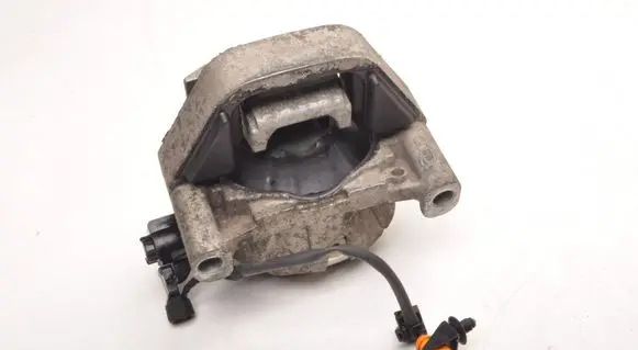 Audi A8 S8 D4 4H Engine mounting bracket 