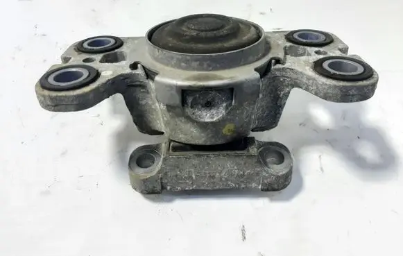 Engine mount bracket