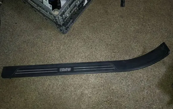 Front sill trim cover