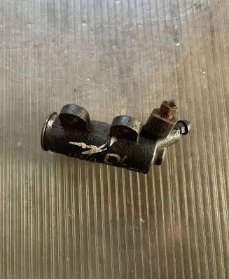 Clutch slave cylinder
