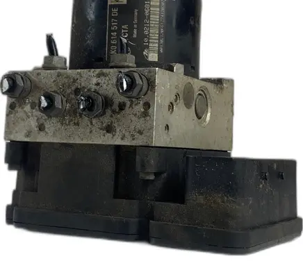 Volkswagen Golf VI Master brake cylinder