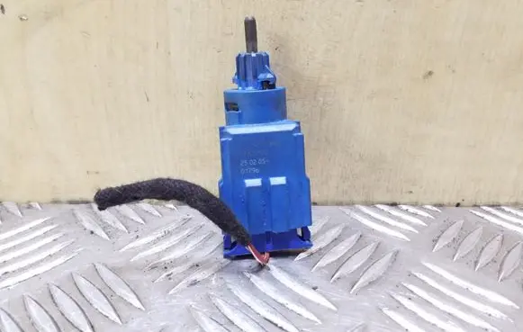 Volkswagen PASSAT B5.5 Brake pedal sensor switch 1J0927189E