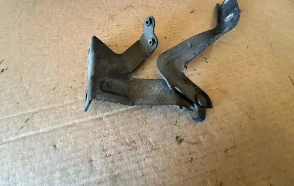 Nissan Leaf I (ZE0) Engine bonnet/hood hinges