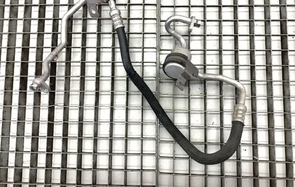 Renault Clio V Air conditioning (A/C) pipe/hose 924905575R