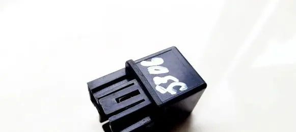 Volvo S40, V40 Other relay MB953381