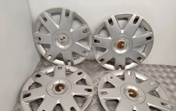 Ford Fusion R15 wheel hub/cap/trim 2N111130CB